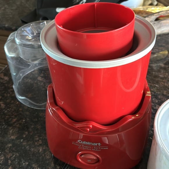 Cuisinart Frozen yogurt - Ice cream & Sorbet Maker with extra bowl - Picture 5 of 6